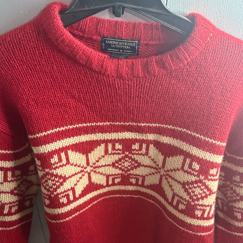 American Eagle Outfitters Red and Cream Patterned Crewneck